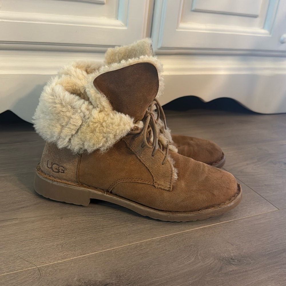 UGG Women’s Quincy Lace Up Boot